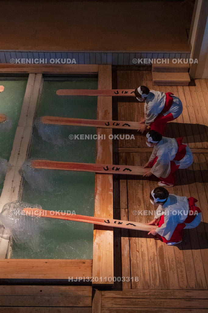 群馬県　草津温泉　熱乃湯　湯もみ