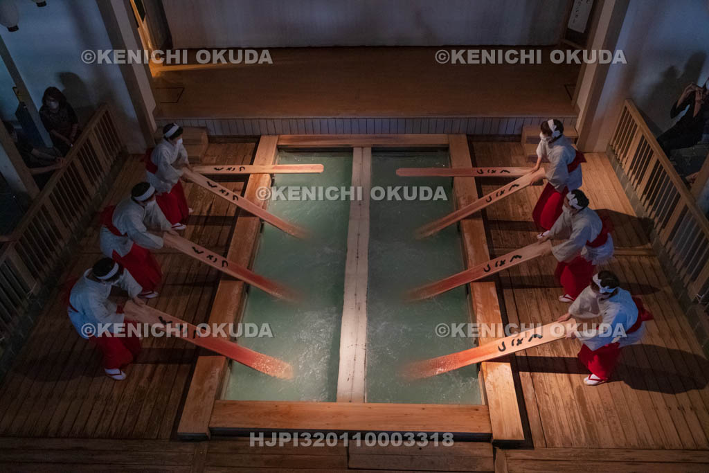 群馬県　草津温泉　熱乃湯　湯もみ