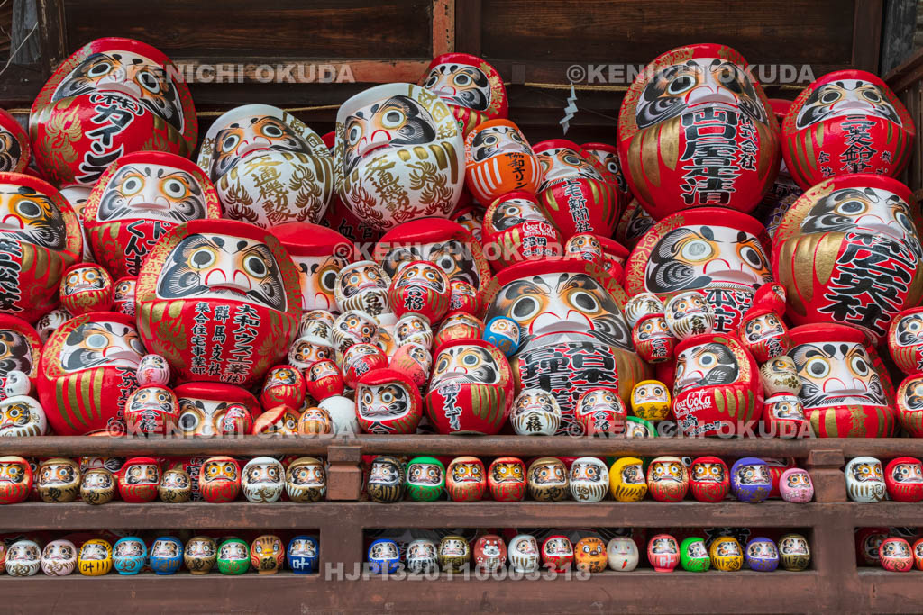 群馬県　達磨寺　霊符堂（本堂）のダルマ