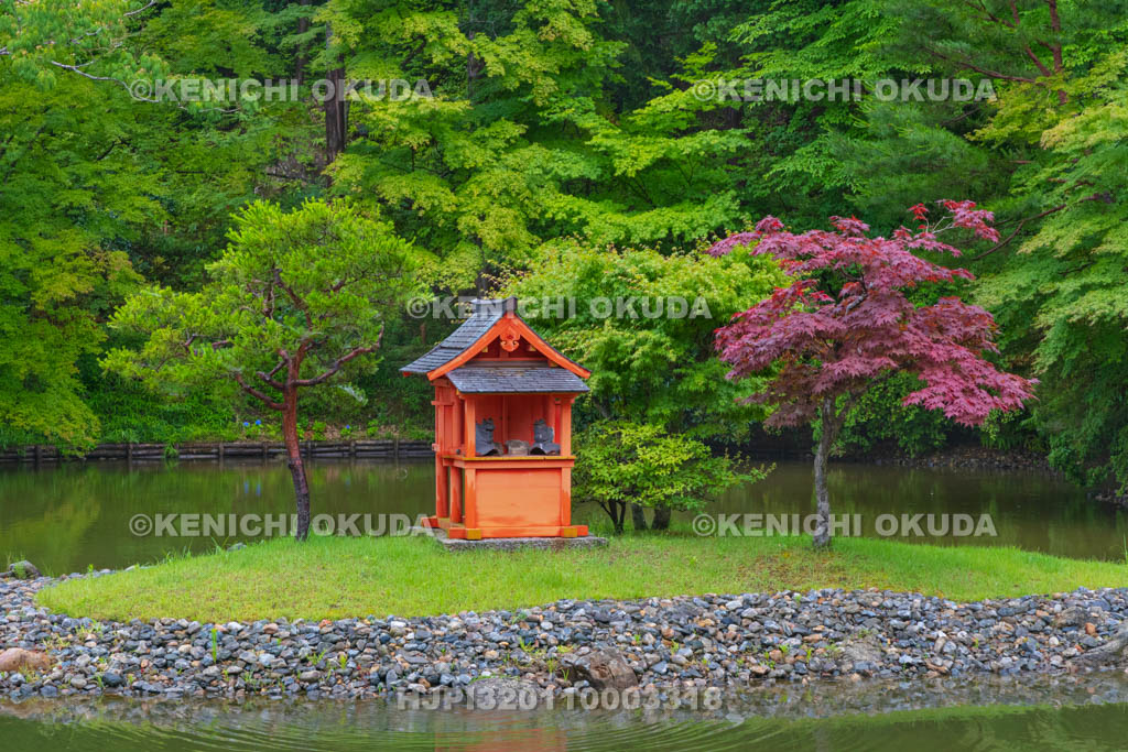 京都府 浄瑠璃寺 庭園の弁天祠