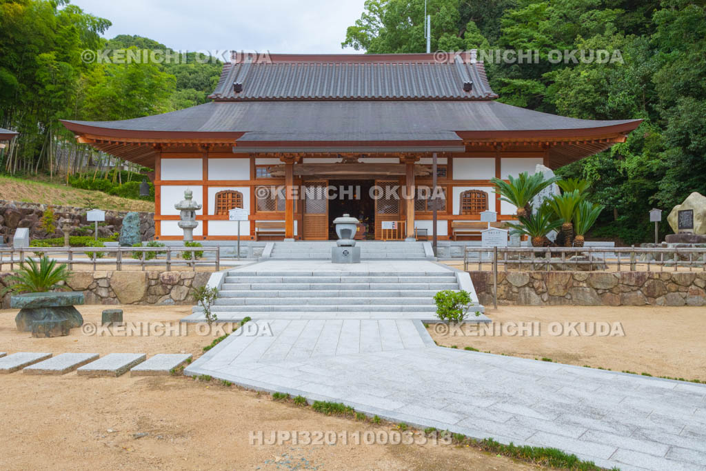 愛媛県　道後温泉街　宝厳寺　本堂