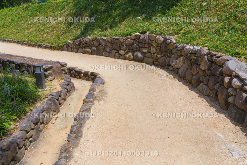 愛媛県　湯築城　道路・排水溝・外堀土塁裾石