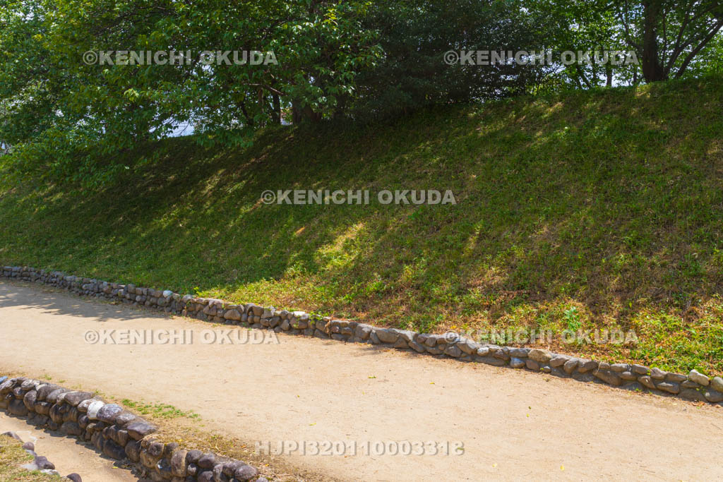 愛媛県　湯築城　道路・排水溝・外堀土塁裾石