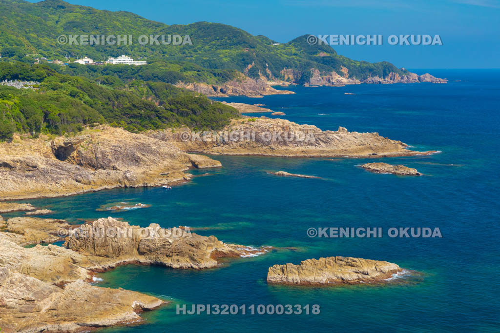 高知県　鵜の岬展望台より望む臼碆（うすばえ）