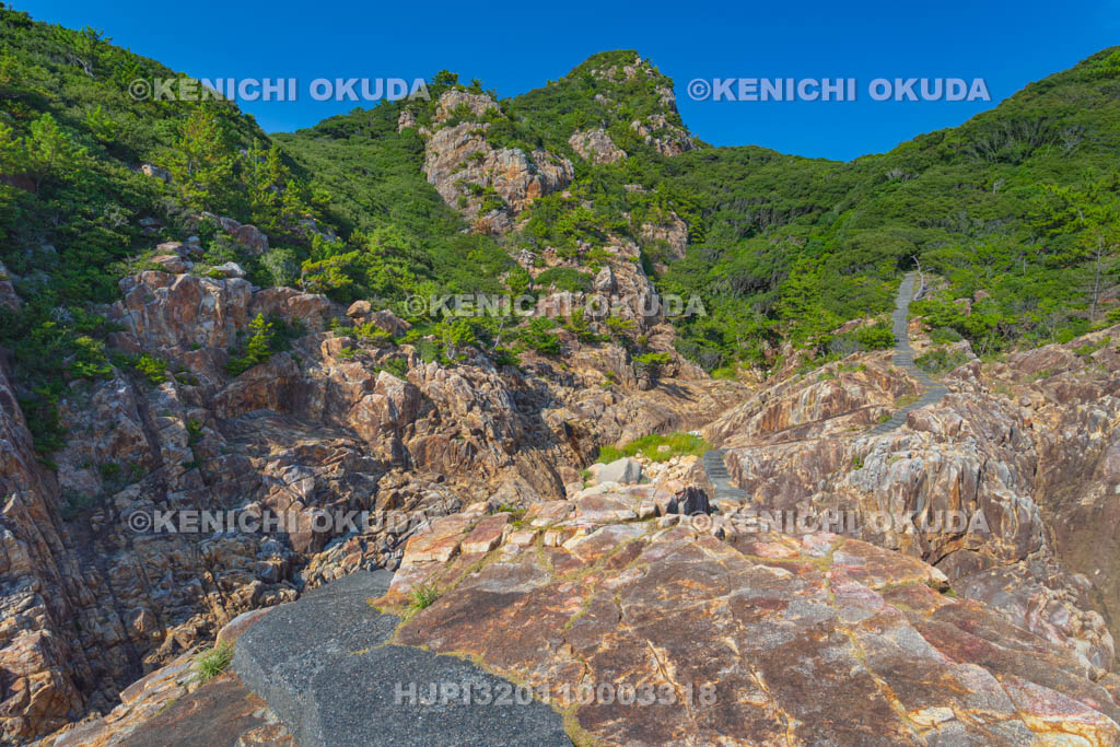 高知県　臼碆（うすばえ）の竜宮神社参道