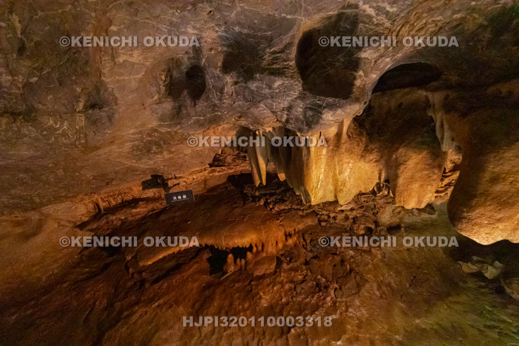 高知県　龍河洞　流礫棚（りゅうれきだな）