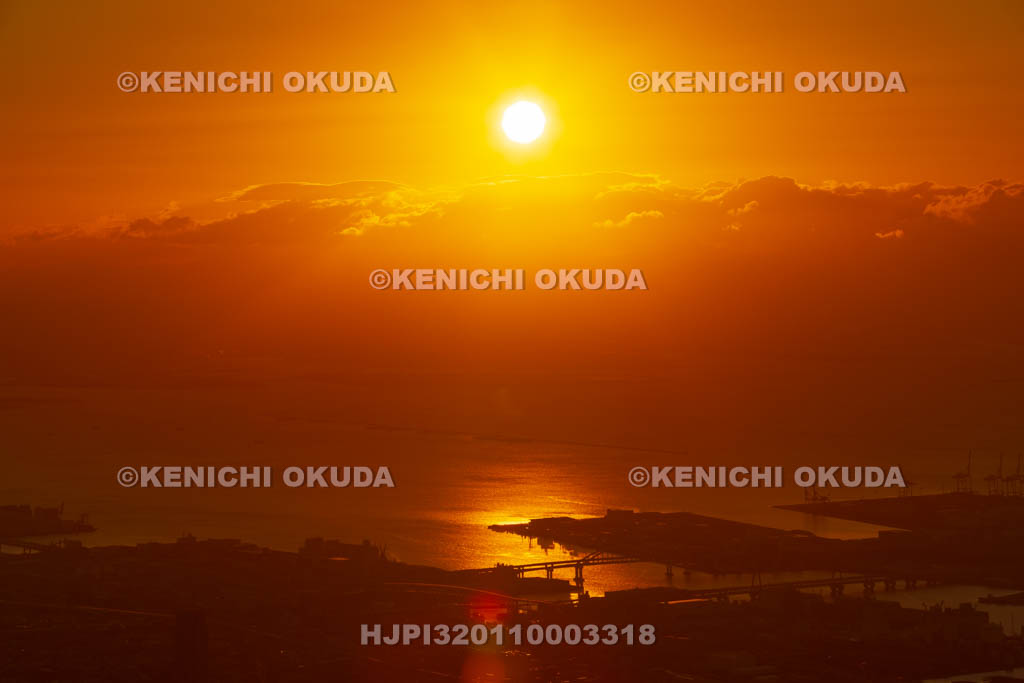 兵庫県 摩耶山の掬星台から望む初日の出