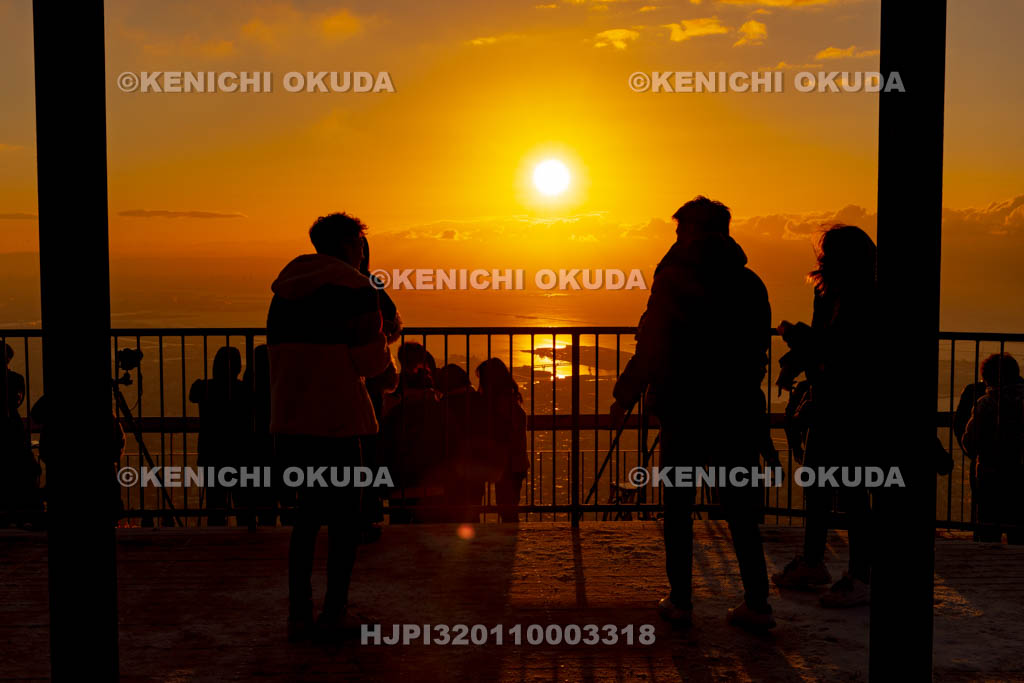 兵庫県 摩耶山の掬星台から望む初日の出