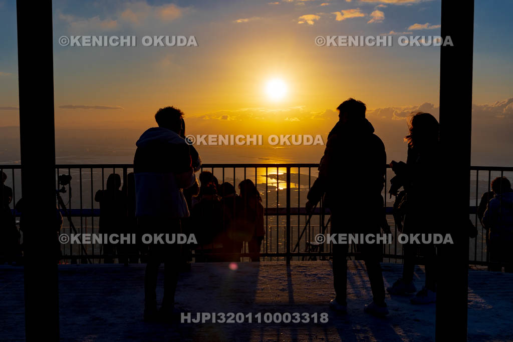 兵庫県　摩耶山の掬星台から望む初日の出