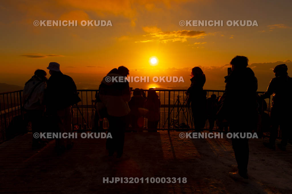 兵庫県 摩耶山の掬星台から望む初日の出