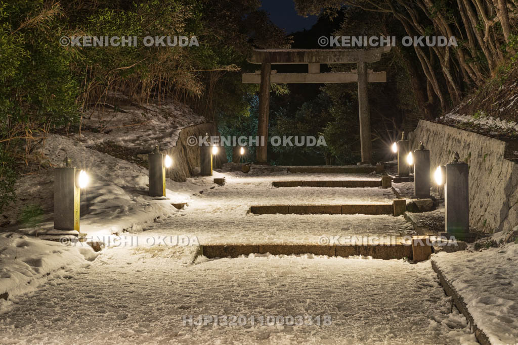 鳥取県　夜の白兎神社参道