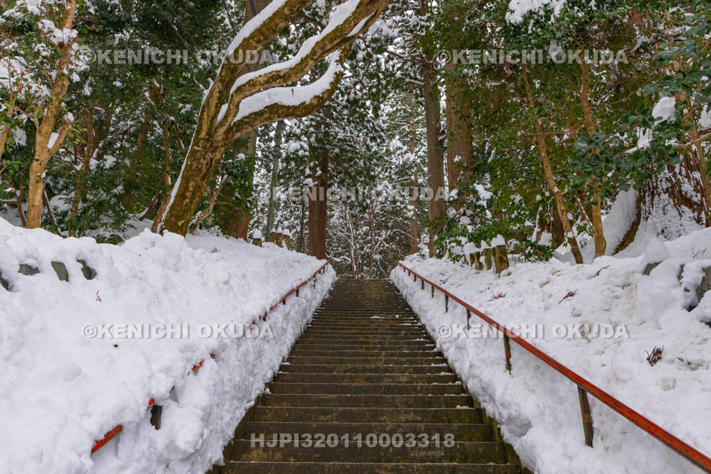 鳥取県　三佛寺の参道　輪光院付近