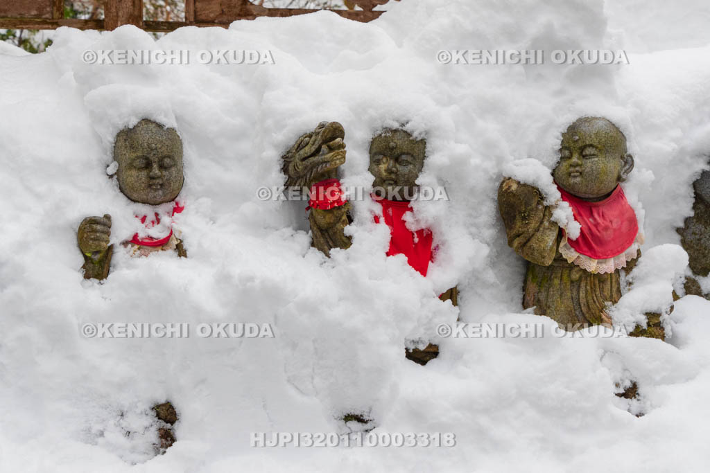 鳥取県 三佛寺 輪光院の石仏