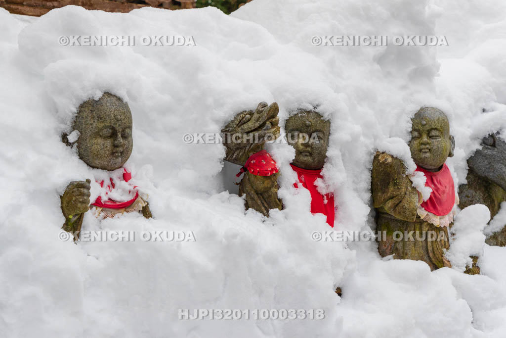 鳥取県　三佛寺　輪光院の石仏