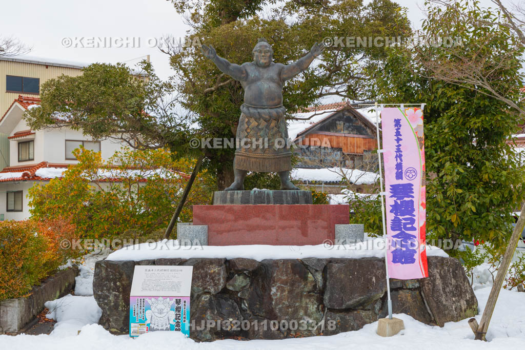 鳥取県　琴櫻土俵入り姿の銅像