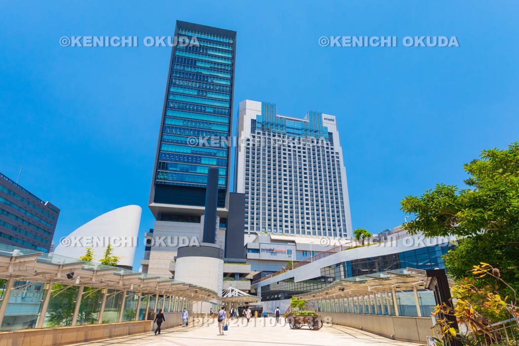 大阪府　なんばパークスと高層ビル