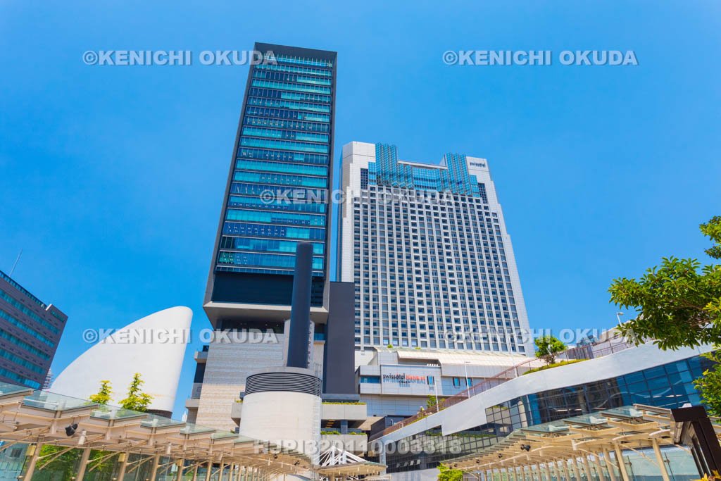 大阪府　なんばパークスと高層ビル