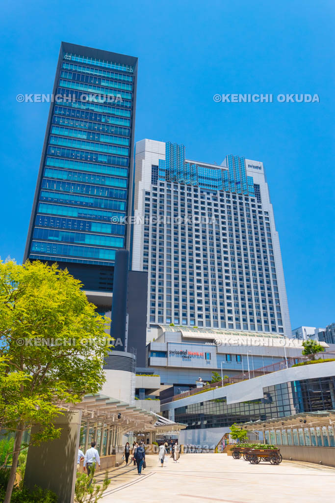 大阪府　なんばパークスと高層ビル