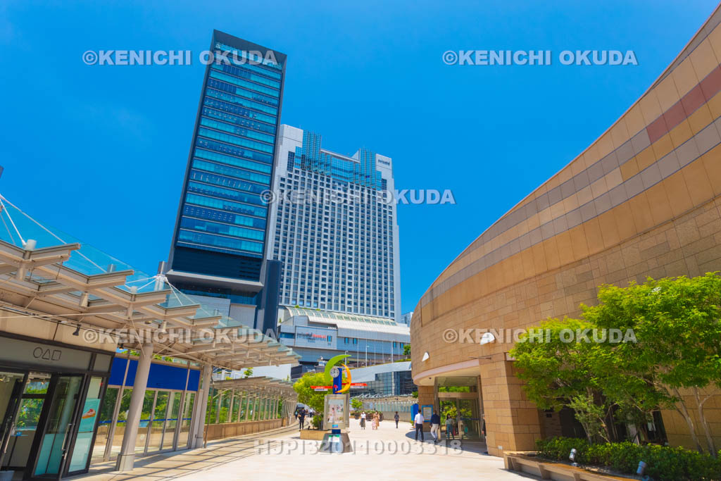 大阪府　なんばパークスと高層ビル