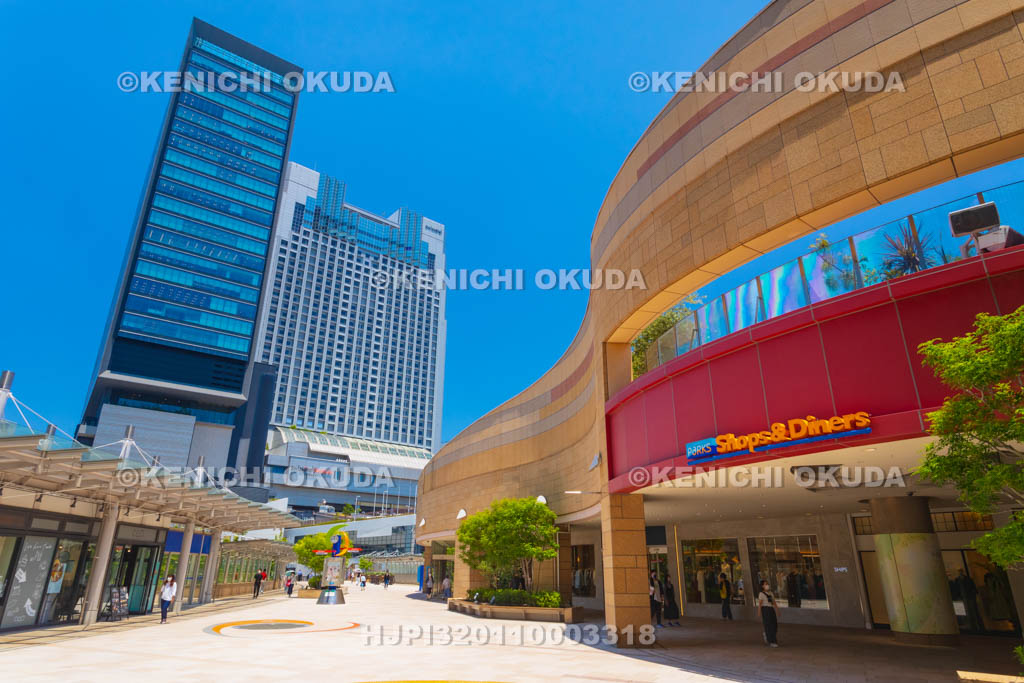 大阪府　なんばパークスと高層ビル