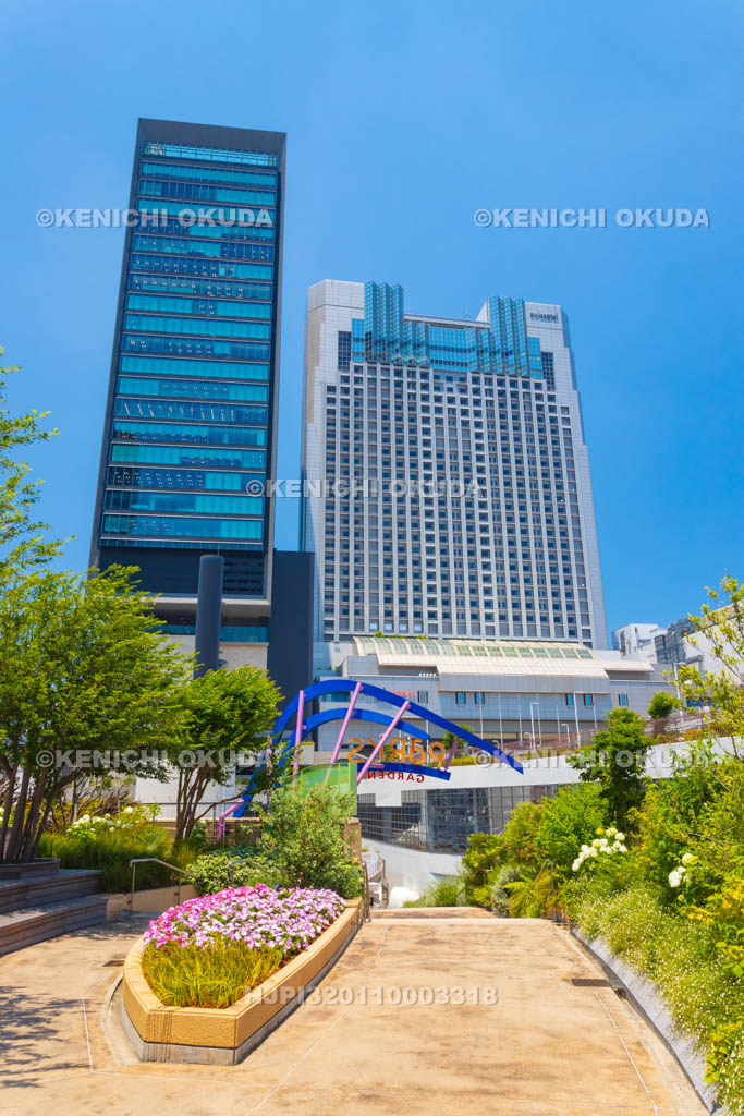 大阪府　なんばパークスと高層ビル