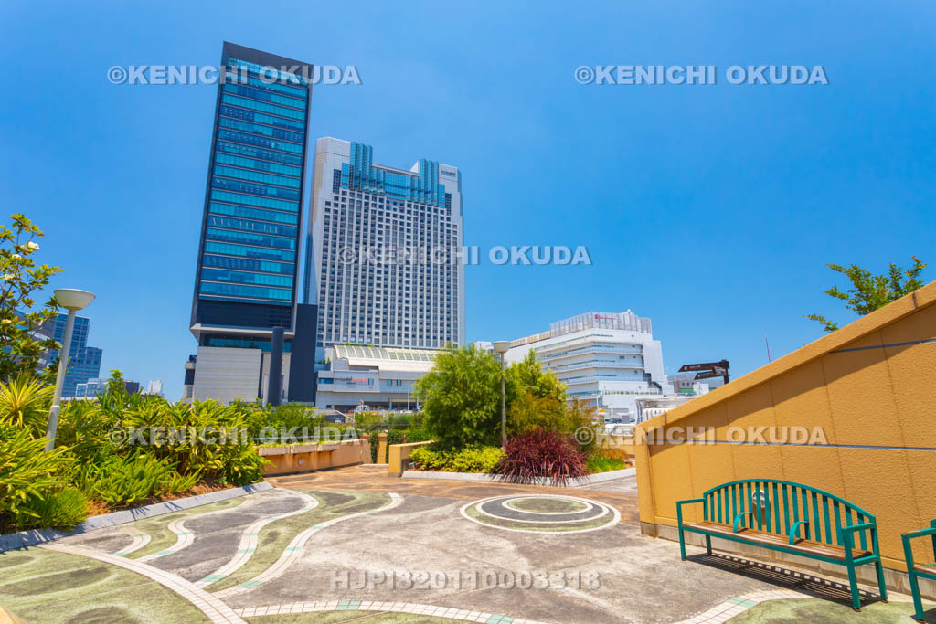 大阪府　なんばパークスと高層ビル