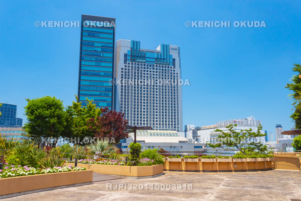 大阪府　なんばパークスと高層ビル