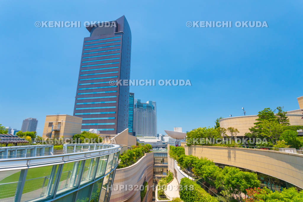 大阪府　なんばパークスと高層ビル
