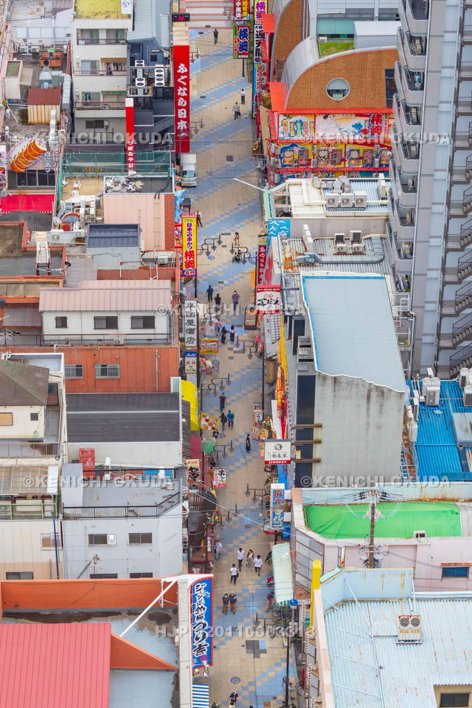 大阪府 通天閣展望台から望む新世界本通商店街