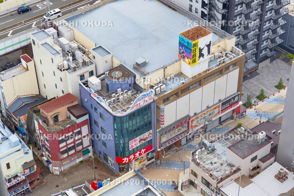 大阪府　通天閣展望台から望む新世界の街並み