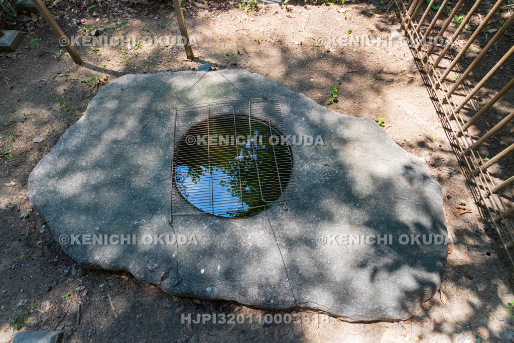 大阪府　天下茶屋公園　阿倍寺塔刹柱礎石