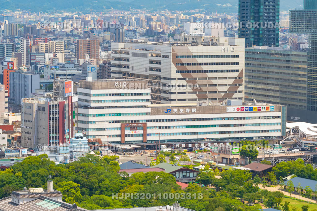大阪府　通天閣展望台からJR天王寺駅方面の眺望