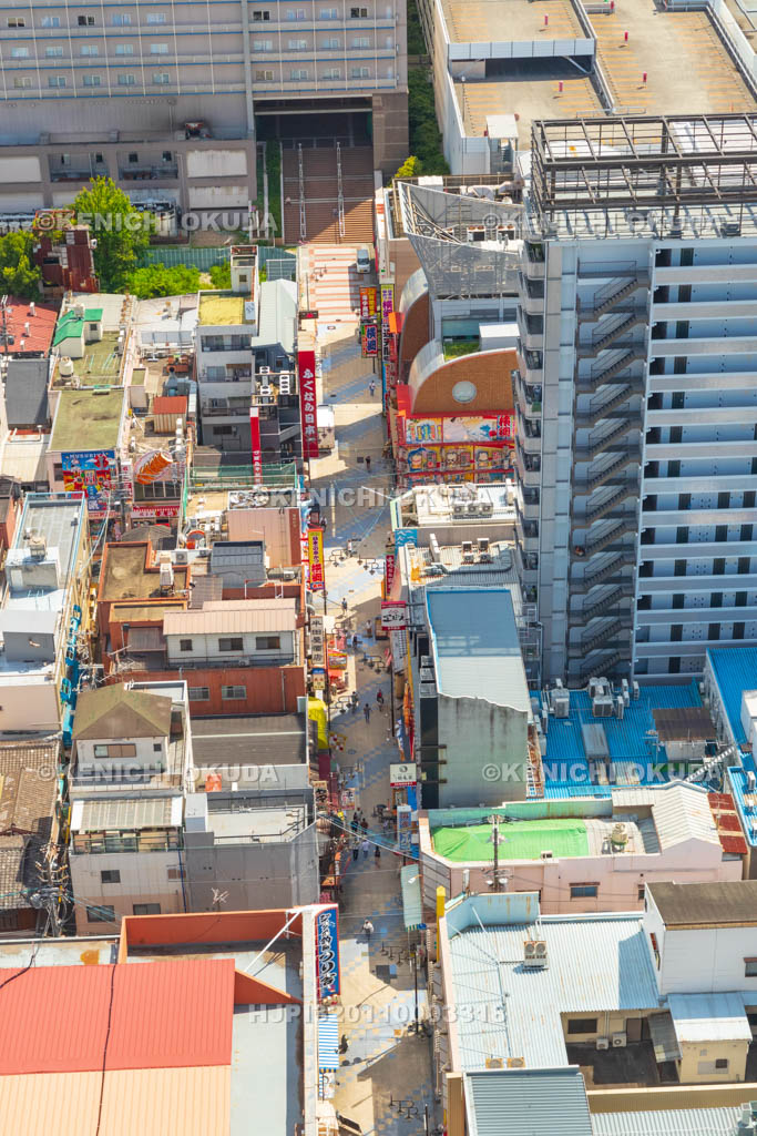 大阪府　通天閣展望台から新世界本通商店街の眺望