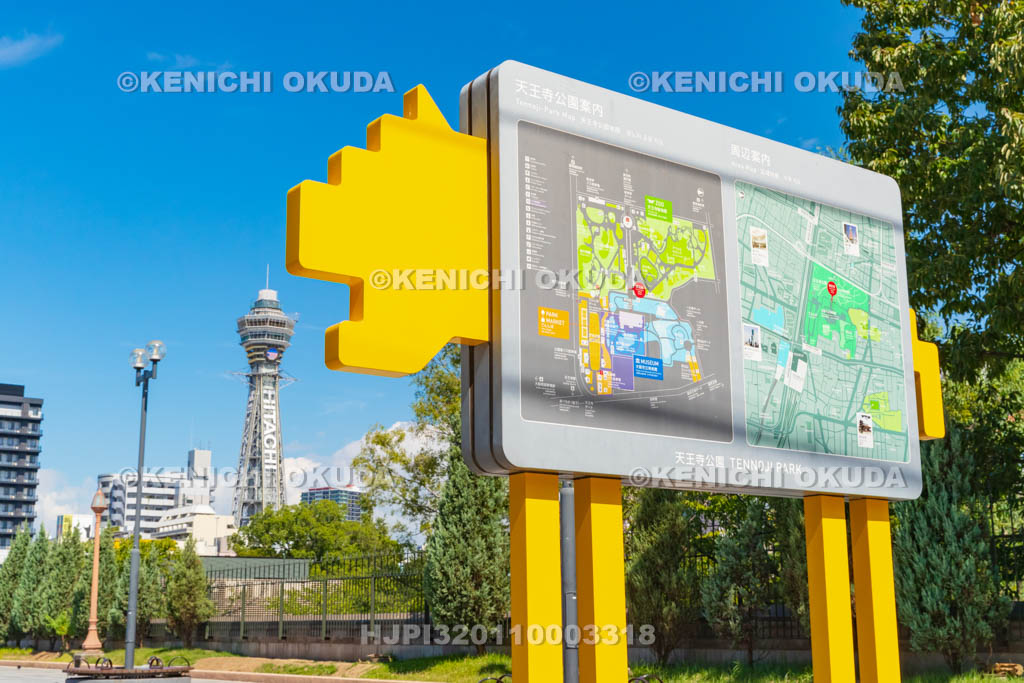大阪府　天王寺公園案内板と通天閣