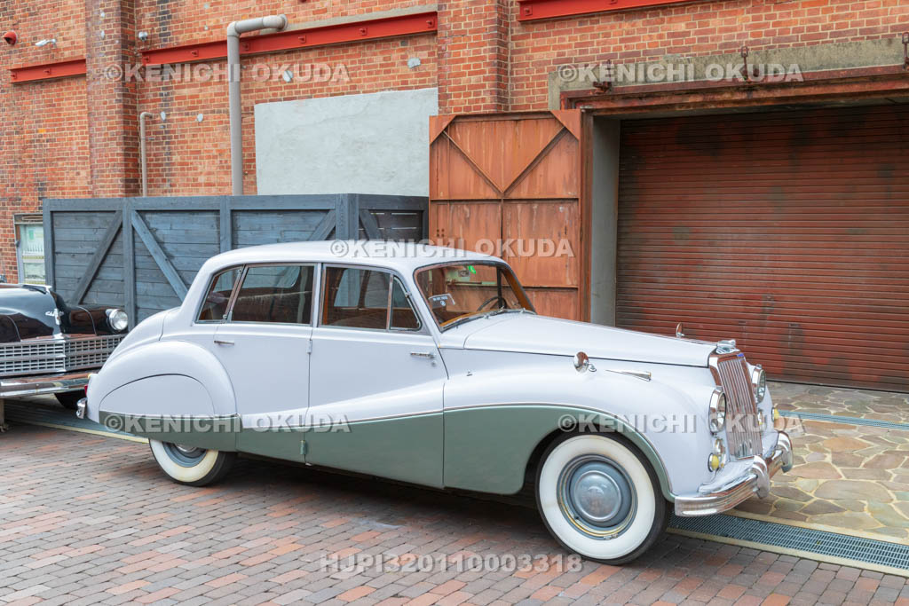 大阪府　築港赤レンガ倉庫とクラシックカー