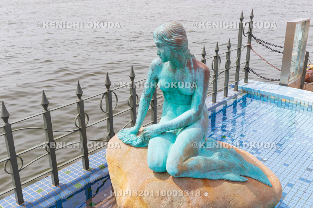 大阪府 天保山 サンセット広場のマーメイド像