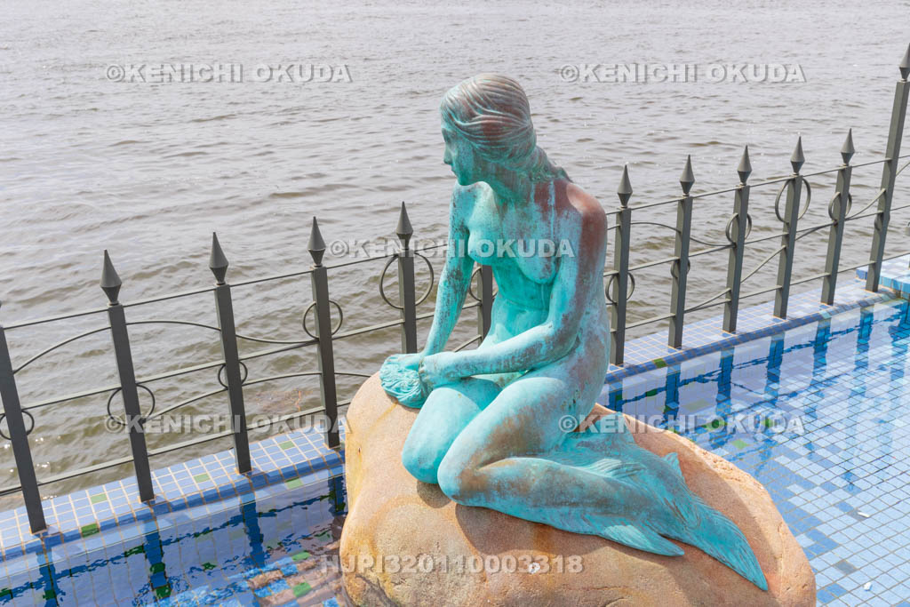 大阪府 天保山 サンセット広場のマーメイド像