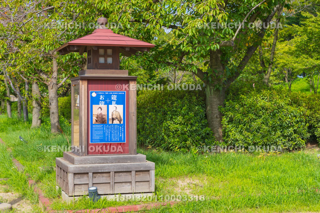 大阪府　天保山公園　「龍馬・お龍」新婚旅行出帆の地　灯ろう