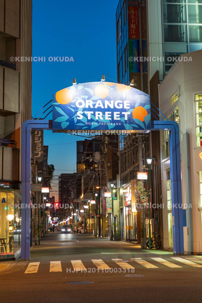 大阪府　夜のオレンジストリート（立花通り）