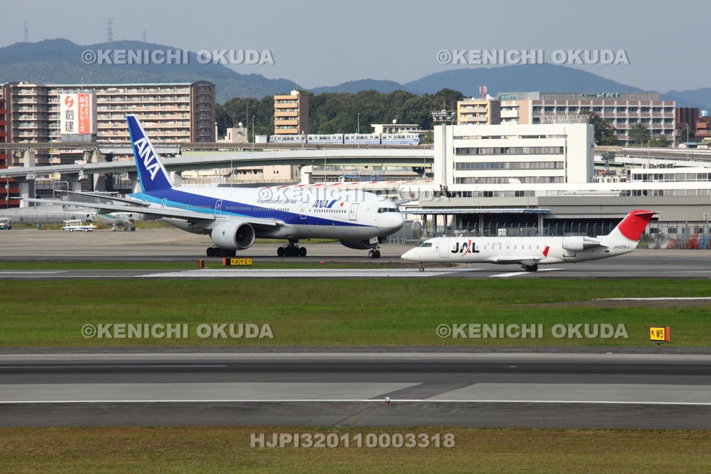 大阪国際空港　旅客機