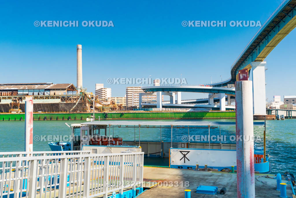 大阪府　千本松渡船場（大正区側）と千本松大橋