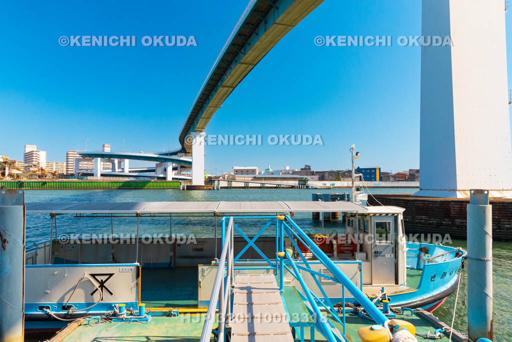 大阪府　千本松渡船場（大正区側）と千本松大橋