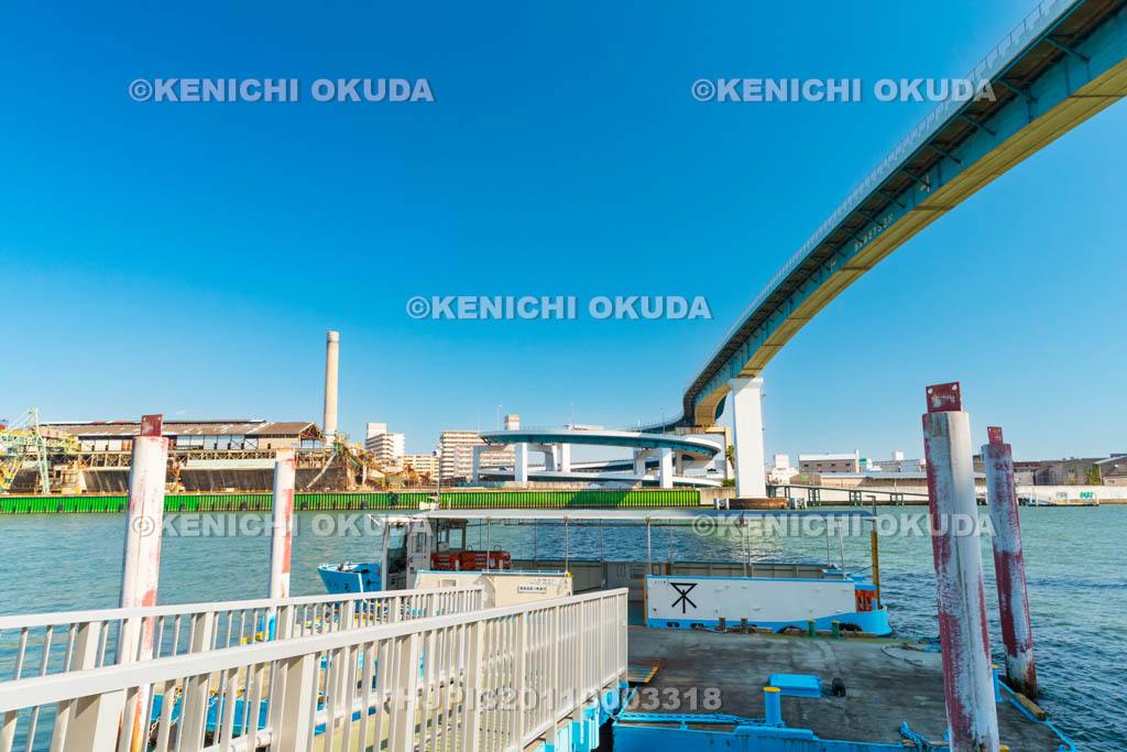 大阪府　千本松渡船場（大正区側）と千本松大橋