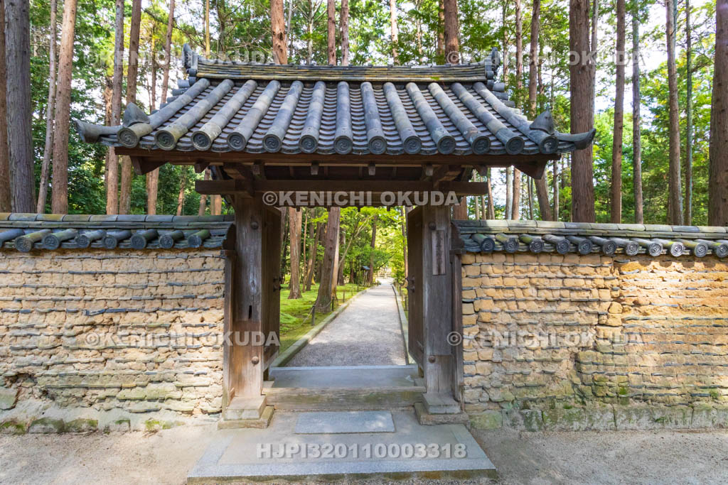 奈良県　唐招提寺　鑑真和上御廟の門