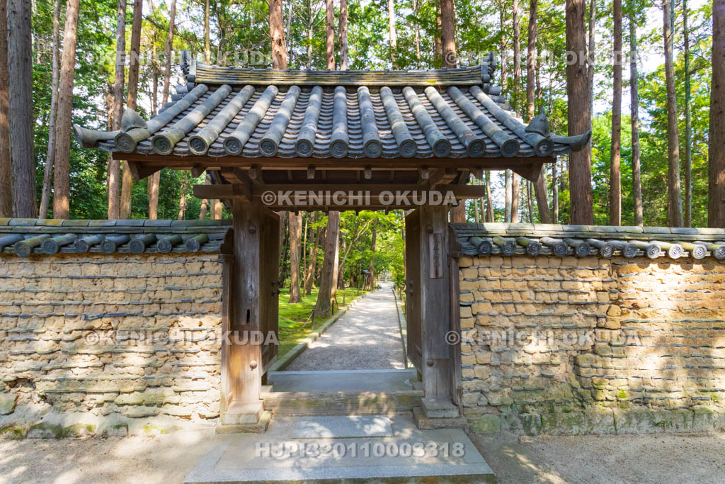 奈良県　唐招提寺　鑑真和上御廟の門