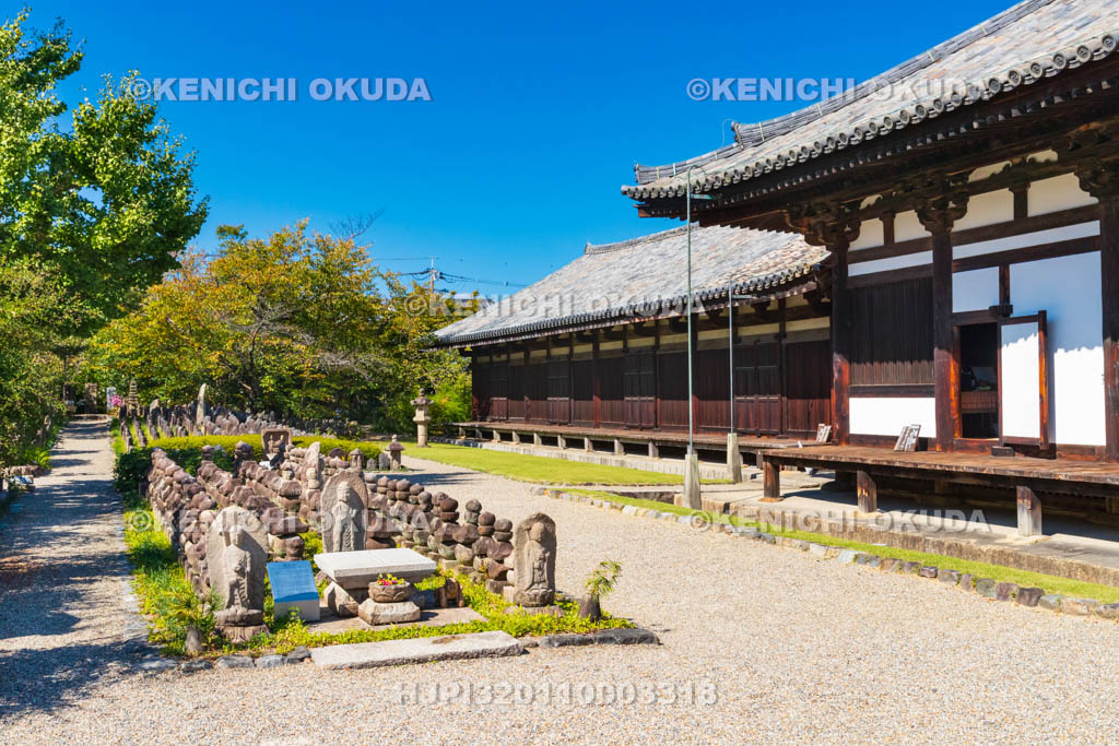 奈良県　元興寺　獅子国型仏足石付近
