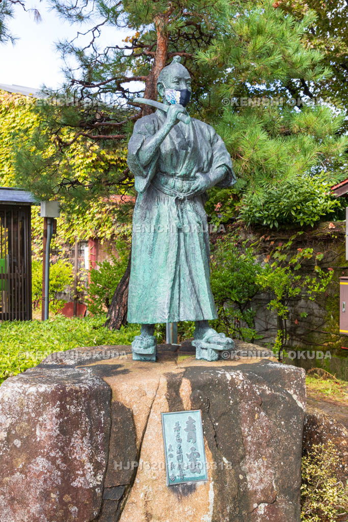 岐阜県　飛騨高山　若き日の山岡鉄舟像（コロナ禍）