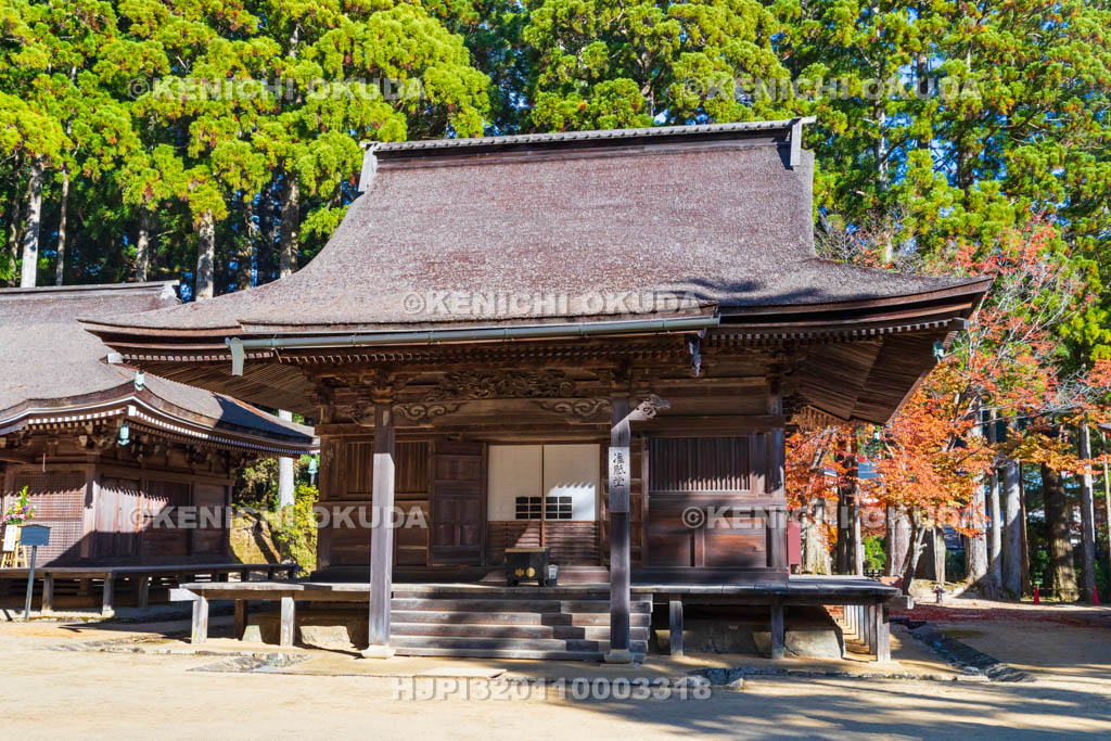 和歌山県　高野山　壇上伽藍　紅葉と准胝堂