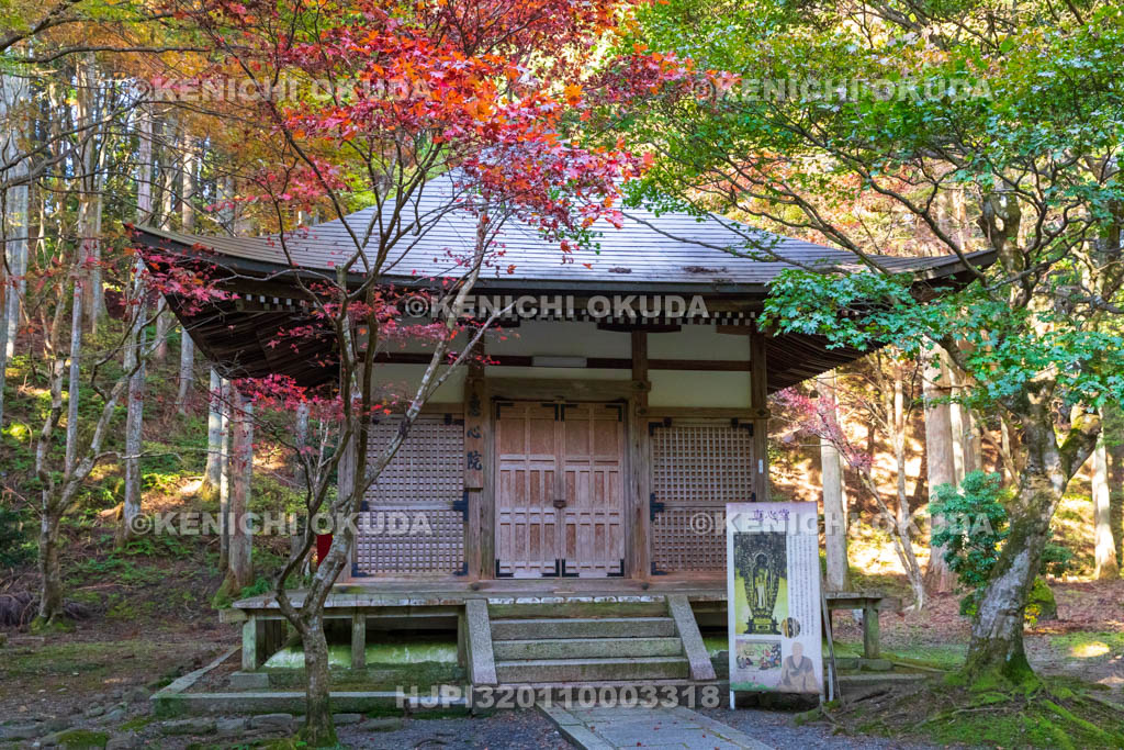 滋賀県　比叡山延暦寺（横川）　紅葉と恵心堂
