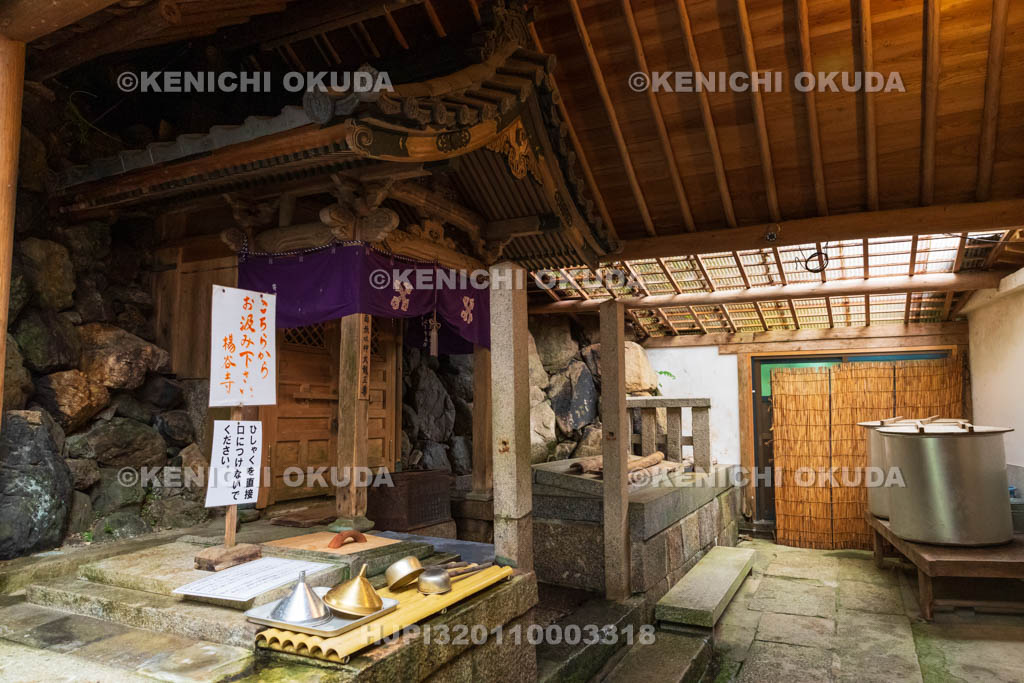 京都府　柳谷観音楊谷寺　独鈷水（おこうずい）